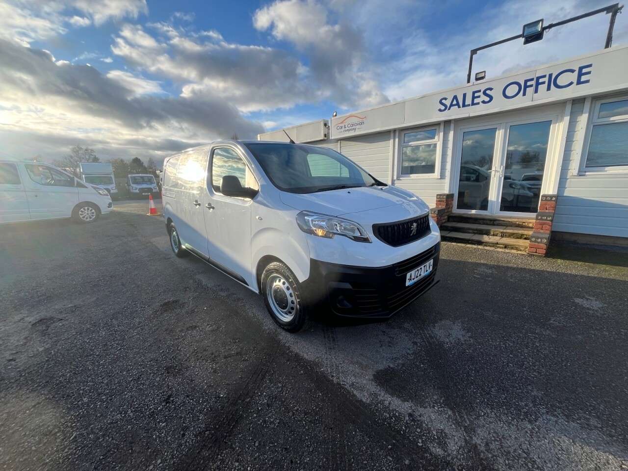 A 2022 PEUGEOT EXPERT 1.5 BlueHDi 1000 Professional Premium Standard Panel Van 6dr Diesel Manual A 2022 PEUGEOT EXPERT 1.5 BlueHDi 1000 Professional Premium Standard Panel Van 6dr Diesel Manual