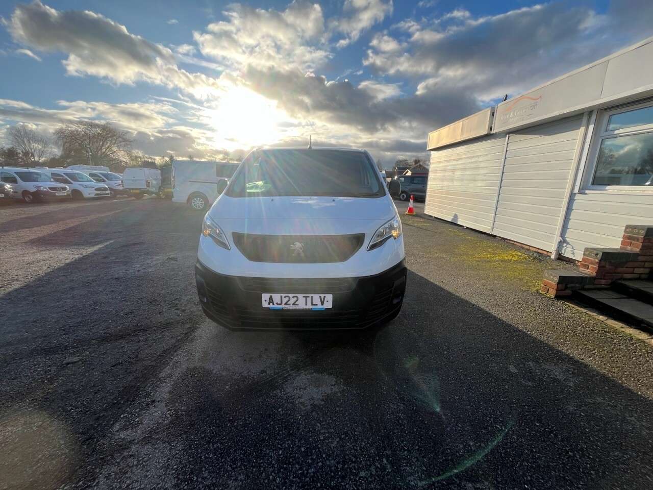 A 2022 PEUGEOT EXPERT 1.5 BlueHDi 1000 Professional Premium Standard Panel Van 6dr Diesel Manual A 2022 PEUGEOT EXPERT 1.5 BlueHDi 1000 Professional Premium Standard Panel Van 6dr Diesel Manual