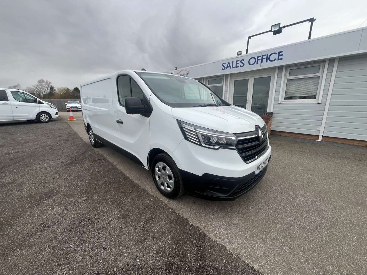 A 2022 RENAULT TRAFIC 2.0 dCi Blue LL30 Business Panel Van 5dr Diesel Manual L2 H1 Euro 6 (s/s) ( A 2022 RENAULT TRAFIC 2.0 dCi Blue LL30 Business Panel Van 5dr Diesel Manual L2 H1 Euro 6 (s/s) (