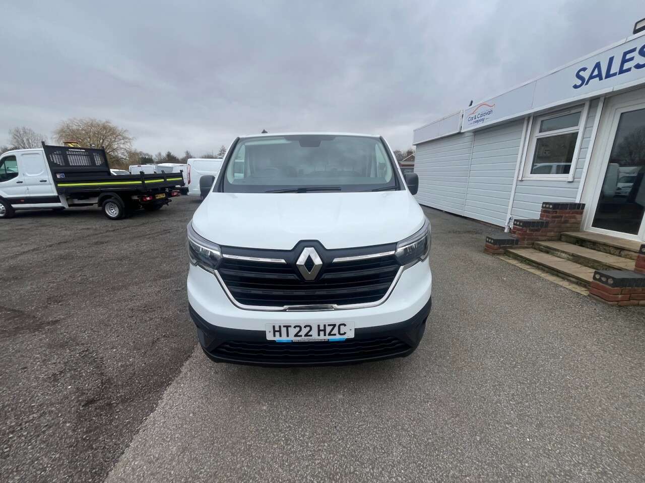 A 2022 RENAULT TRAFIC 2.0 dCi Blue LL30 Business Panel Van 5dr Diesel Manual L2 H1 Euro 6 (s/s) ( A 2022 RENAULT TRAFIC 2.0 dCi Blue LL30 Business Panel Van 5dr Diesel Manual L2 H1 Euro 6 (s/s) (