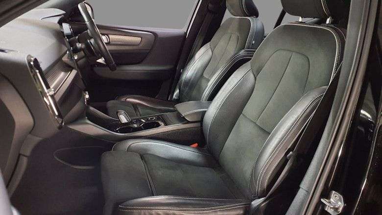 2019 VOLVO XC40 2019 VOLVO XC40