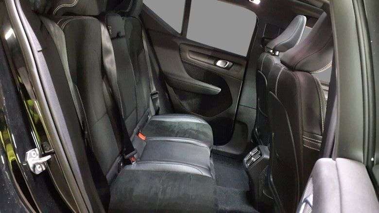 2019 VOLVO XC40 2019 VOLVO XC40