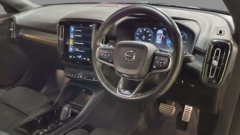 2019 VOLVO XC40 2019 VOLVO XC40