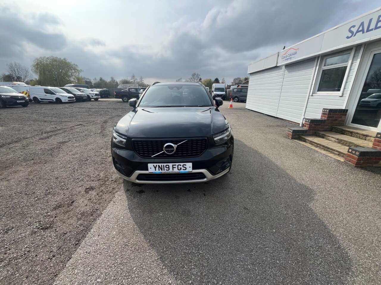 A 2019 VOLVO XC40 2.0 D4 R-Design Pro SUV 5dr Diesel Auto AWD Euro 6 (s/s) (190 ps) * FINANCE A 2019 VOLVO XC40 2.0 D4 R-Design Pro SUV 5dr Diesel Auto AWD Euro 6 (s/s) (190 ps) * FINANCE