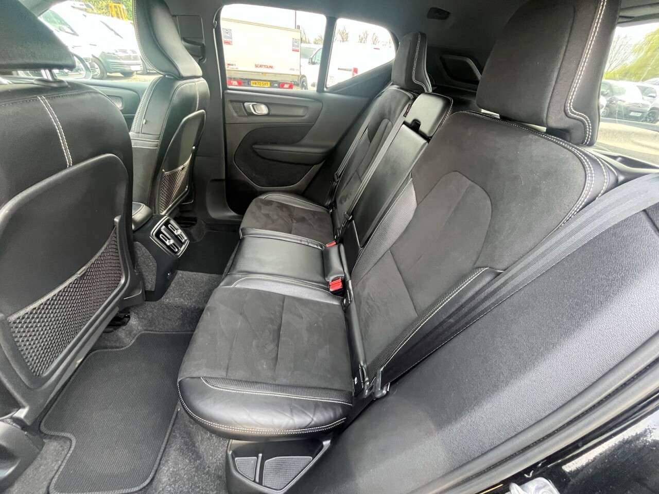 2019 VOLVO XC40 2019 VOLVO XC40