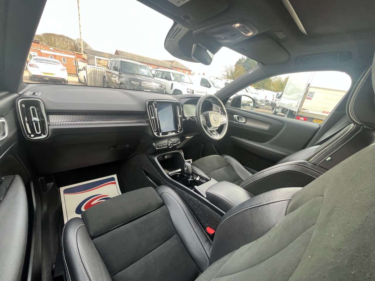 2019 VOLVO XC40 2019 VOLVO XC40