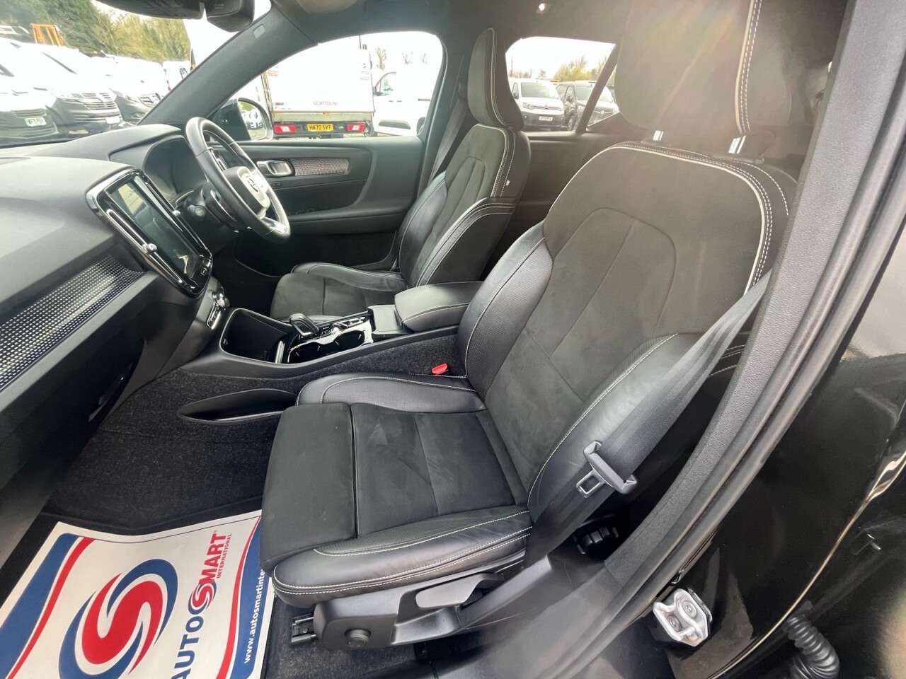 2019 VOLVO XC40 2019 VOLVO XC40
