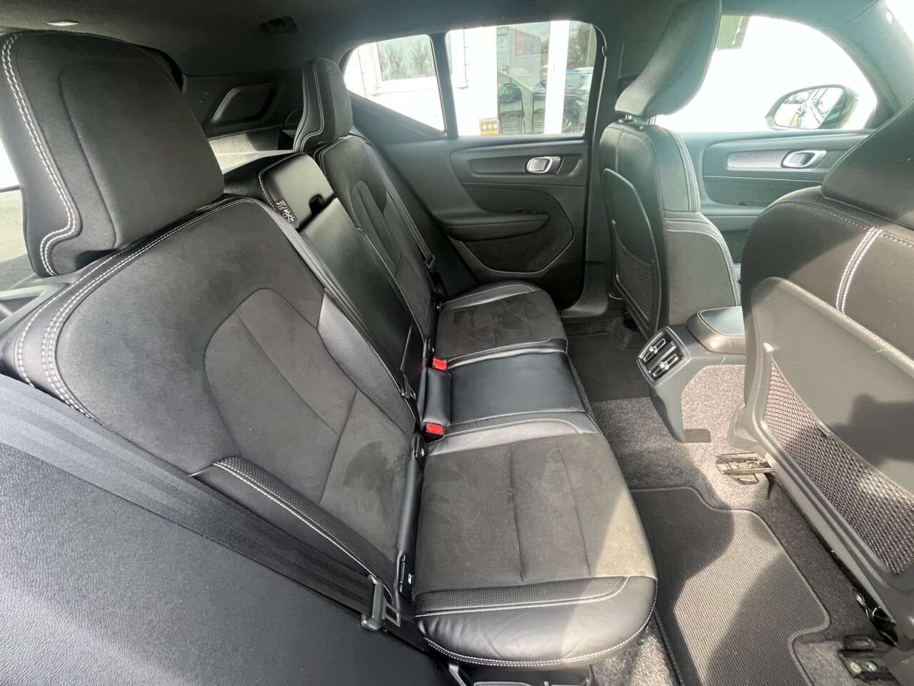 2019 VOLVO XC40 2019 VOLVO XC40