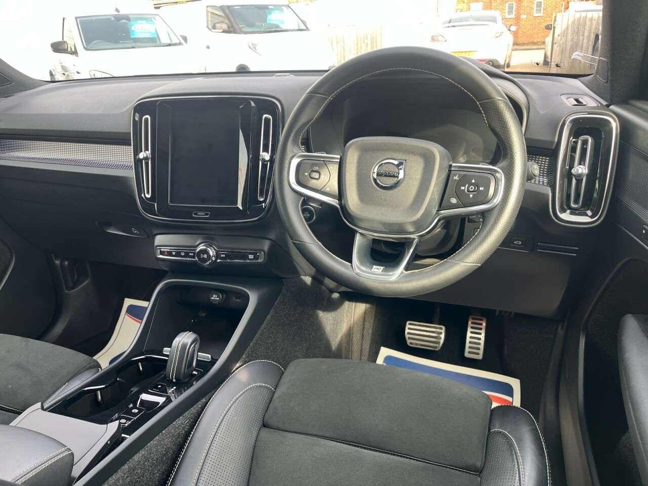 2019 VOLVO XC40 2019 VOLVO XC40
