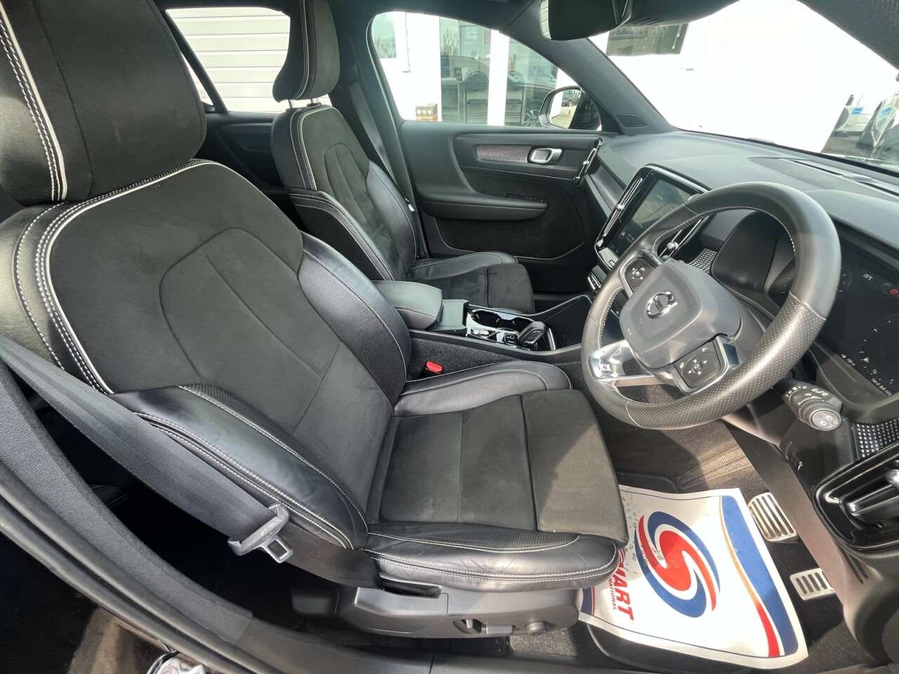 2019 VOLVO XC40 2019 VOLVO XC40