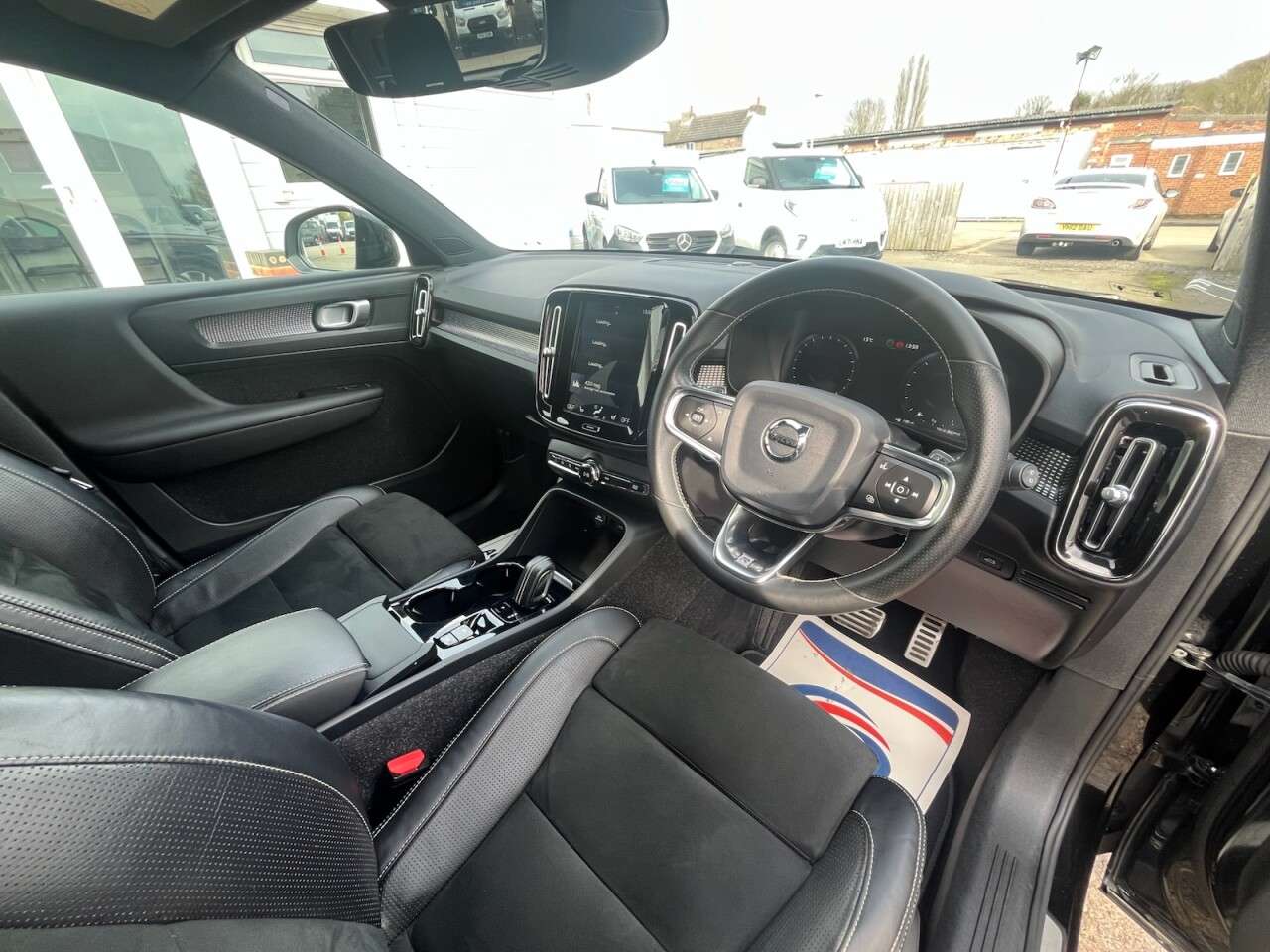2019 VOLVO XC40 2019 VOLVO XC40
