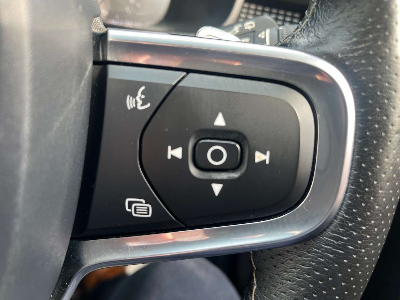 2019 VOLVO XC40 2019 VOLVO XC40