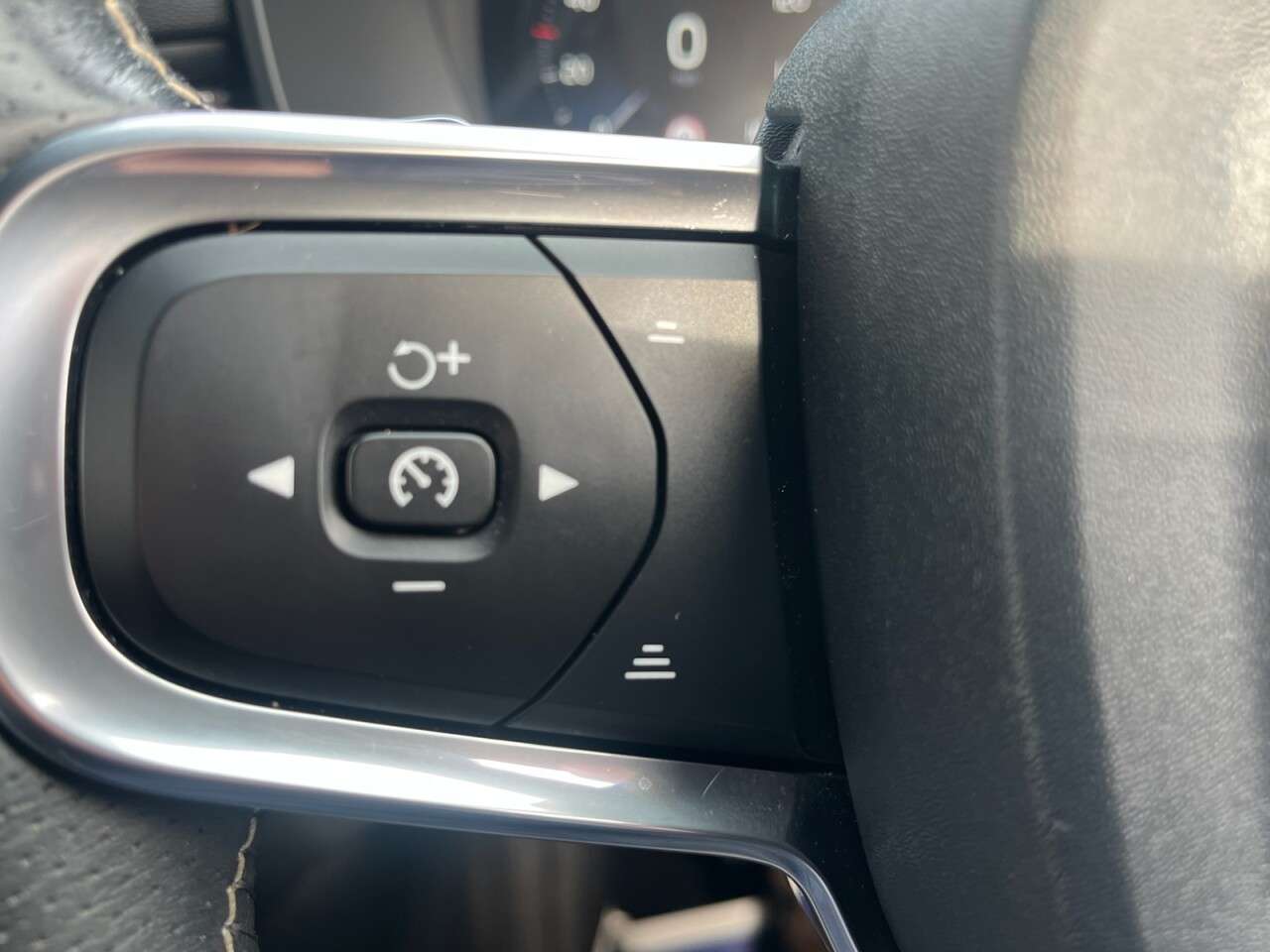 2019 VOLVO XC40 2019 VOLVO XC40