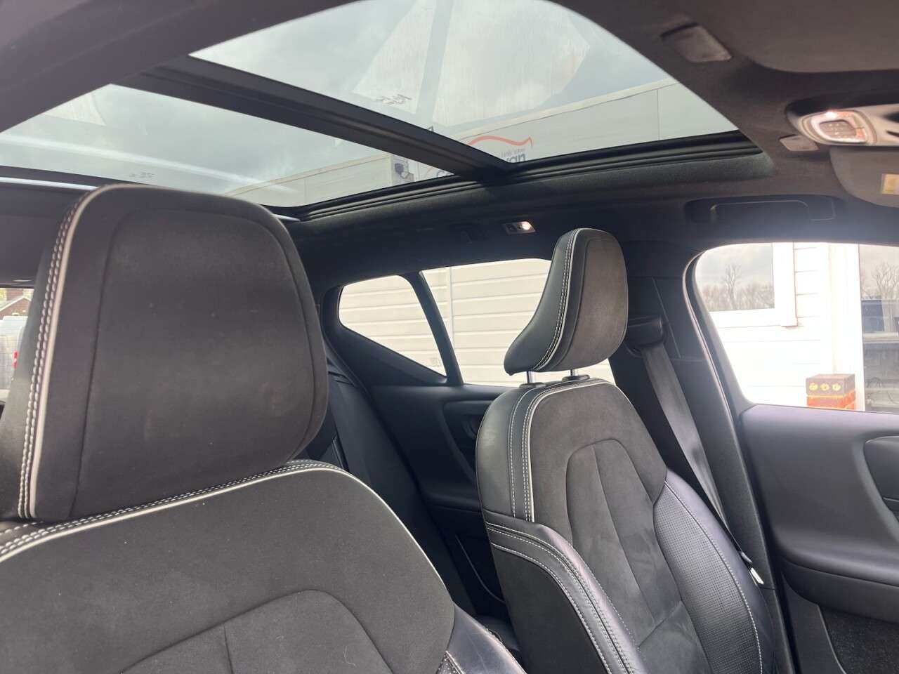 2019 VOLVO XC40 2019 VOLVO XC40