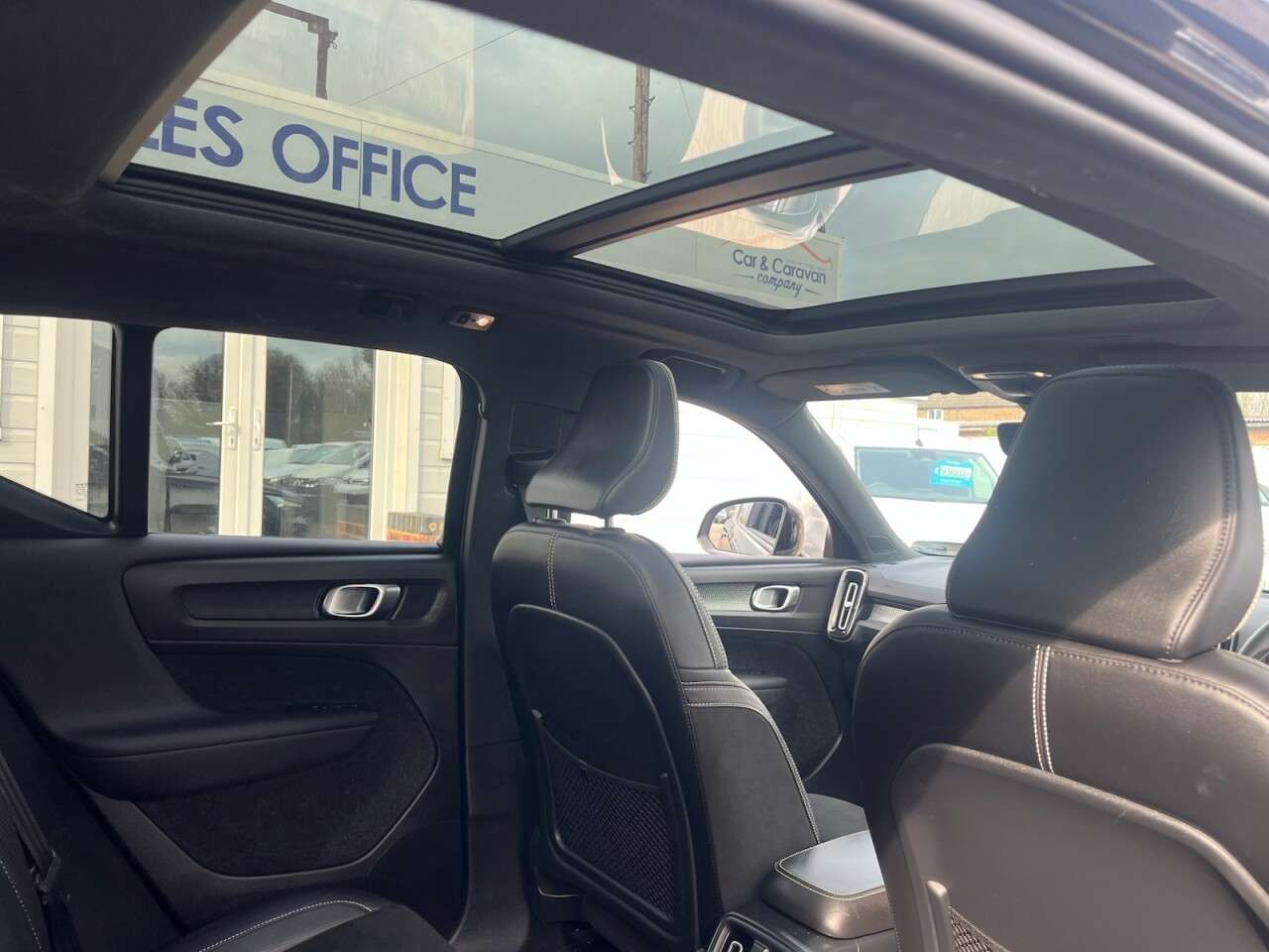 2019 VOLVO XC40 2019 VOLVO XC40