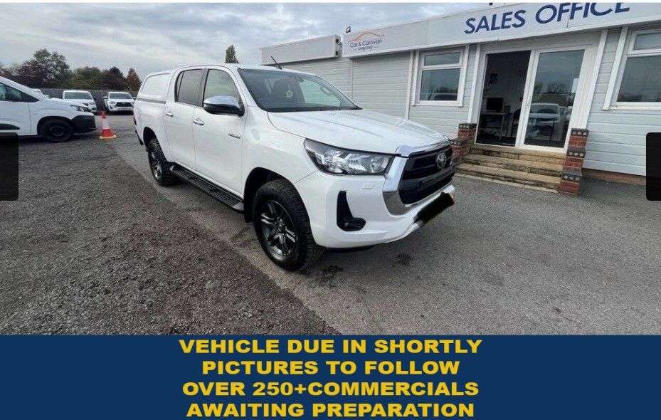 A 2021 TOYOTA HI-LUX 2.4 D-4D Icon Pickup Double Cab 4dr Diesel Manual 4WD Euro 6 (s/s) (150 ps) A 2021 TOYOTA HI-LUX 2.4 D-4D Icon Pickup Double Cab 4dr Diesel Manual 4WD Euro 6 (s/s) (150 ps)