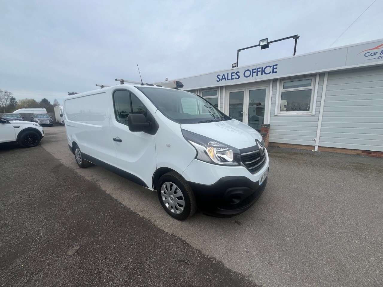 A 2021 RENAULT TRAFIC 2.0 dCi ENERGY 30 Business+ Panel Van 5dr Diesel Manual LWB Standard Roof E A 2021 RENAULT TRAFIC 2.0 dCi ENERGY 30 Business+ Panel Van 5dr Diesel Manual LWB Standard Roof E