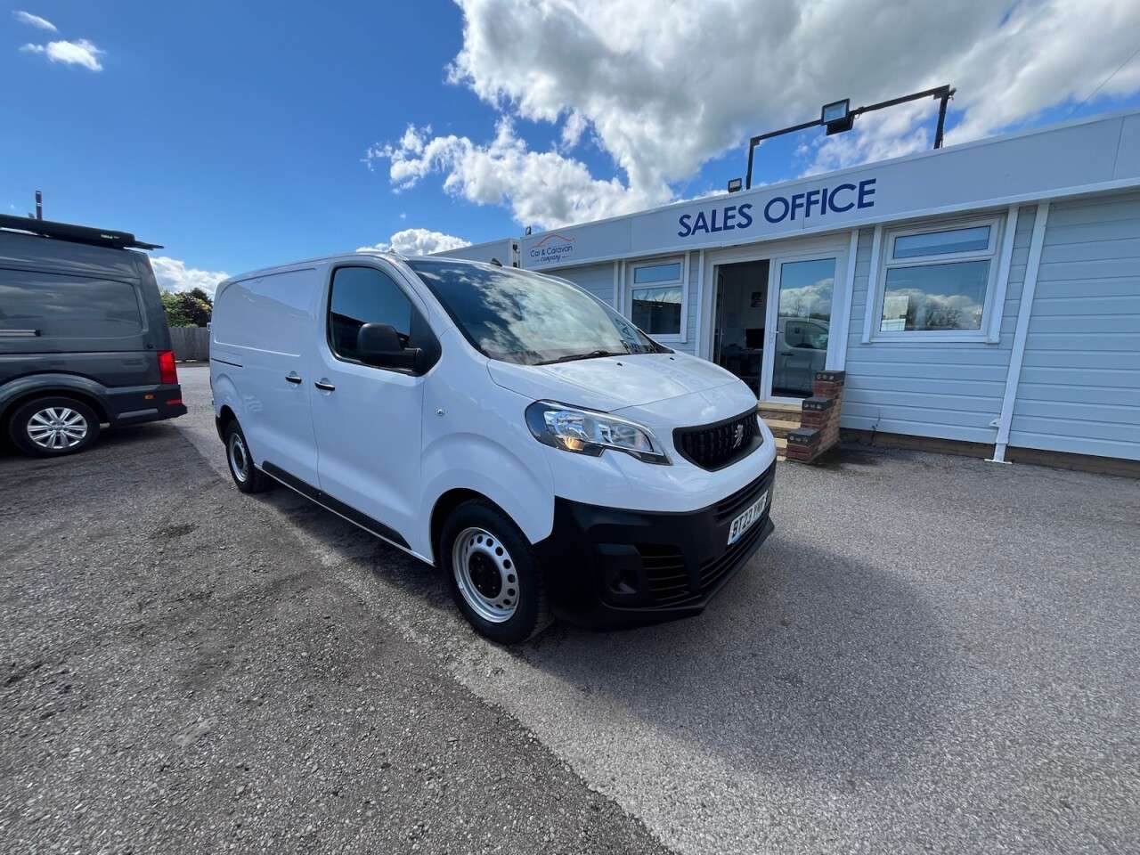 A 2023 PEUGEOT EXPERT 1.5 BlueHDi 1000 Professional Premium + Standard Panel Van 6dr Diesel Manua A 2023 PEUGEOT EXPERT 1.5 BlueHDi 1000 Professional Premium + Standard Panel Van 6dr Diesel Manua