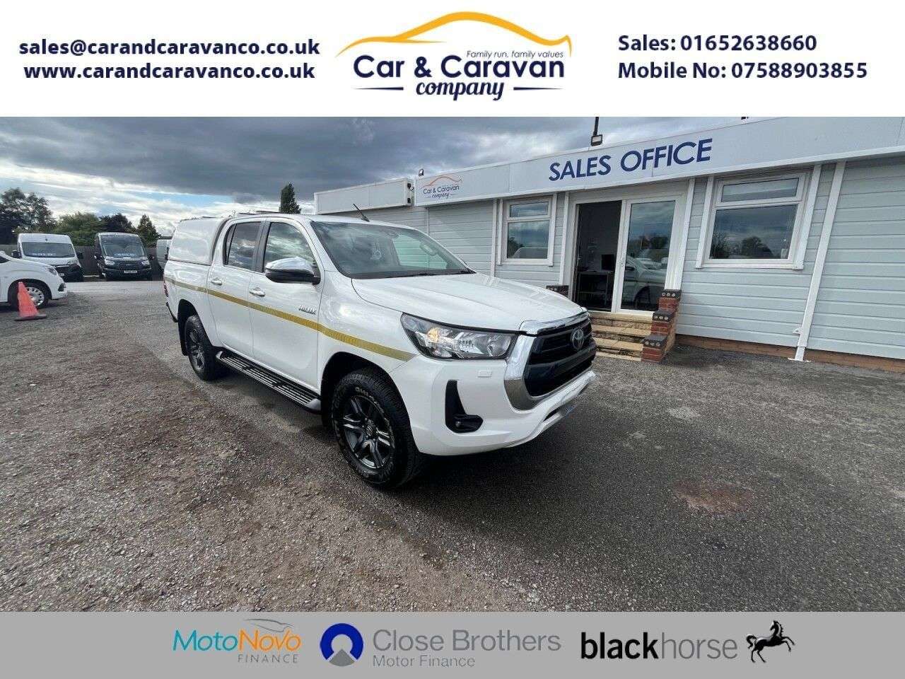 A 2022 TOYOTA HI-LUX 2.4 D-4D Invincible Pickup Double Cab 4dr Diesel Manual 4WD Euro 6 (s/s) (1 A 2022 TOYOTA HI-LUX 2.4 D-4D Invincible Pickup Double Cab 4dr Diesel Manual 4WD Euro 6 (s/s) (1