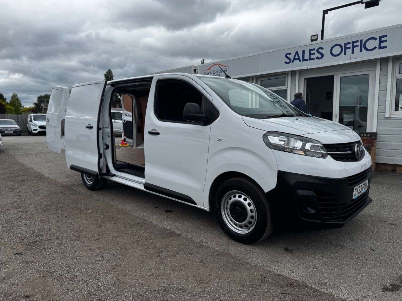 A 2023 VAUXHALL VIVARO 1.5 Turbo D 2900 Prime Panel Van 6dr Diesel Manual L2 H1 Euro 6 (s/s) (100 A 2023 VAUXHALL VIVARO 1.5 Turbo D 2900 Prime Panel Van 6dr Diesel Manual L2 H1 Euro 6 (s/s) (100