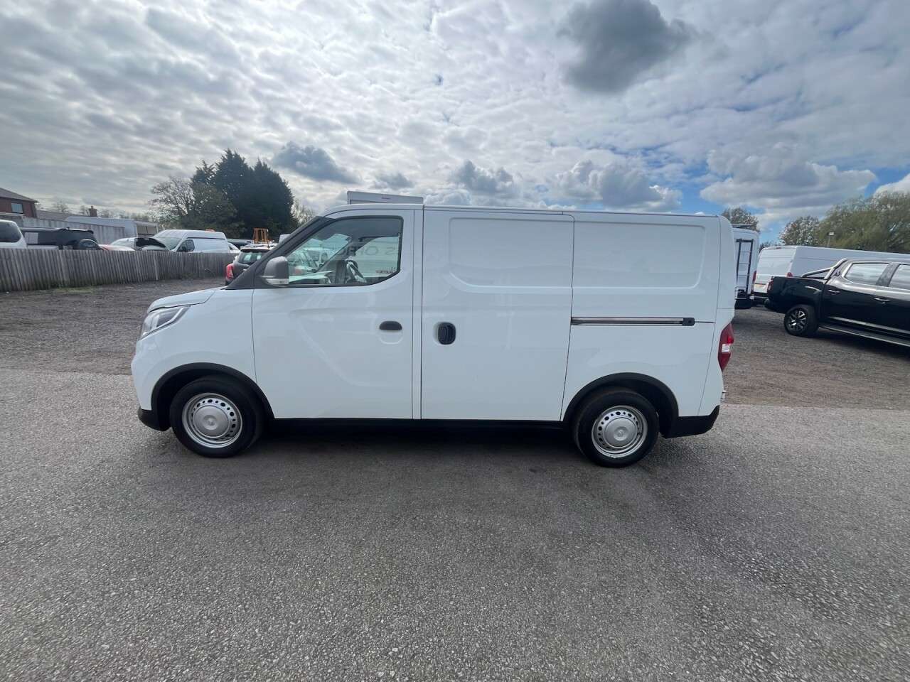 A 2023 MAXUS EDELIVER 3 50.23kWh Panel Van 5dr Electric Auto FWD L1 (122 ps) * FINANCE AVAILABLE CA A 2023 MAXUS EDELIVER 3 50.23kWh Panel Van 5dr Electric Auto FWD L1 (122 ps) * FINANCE AVAILABLE CA