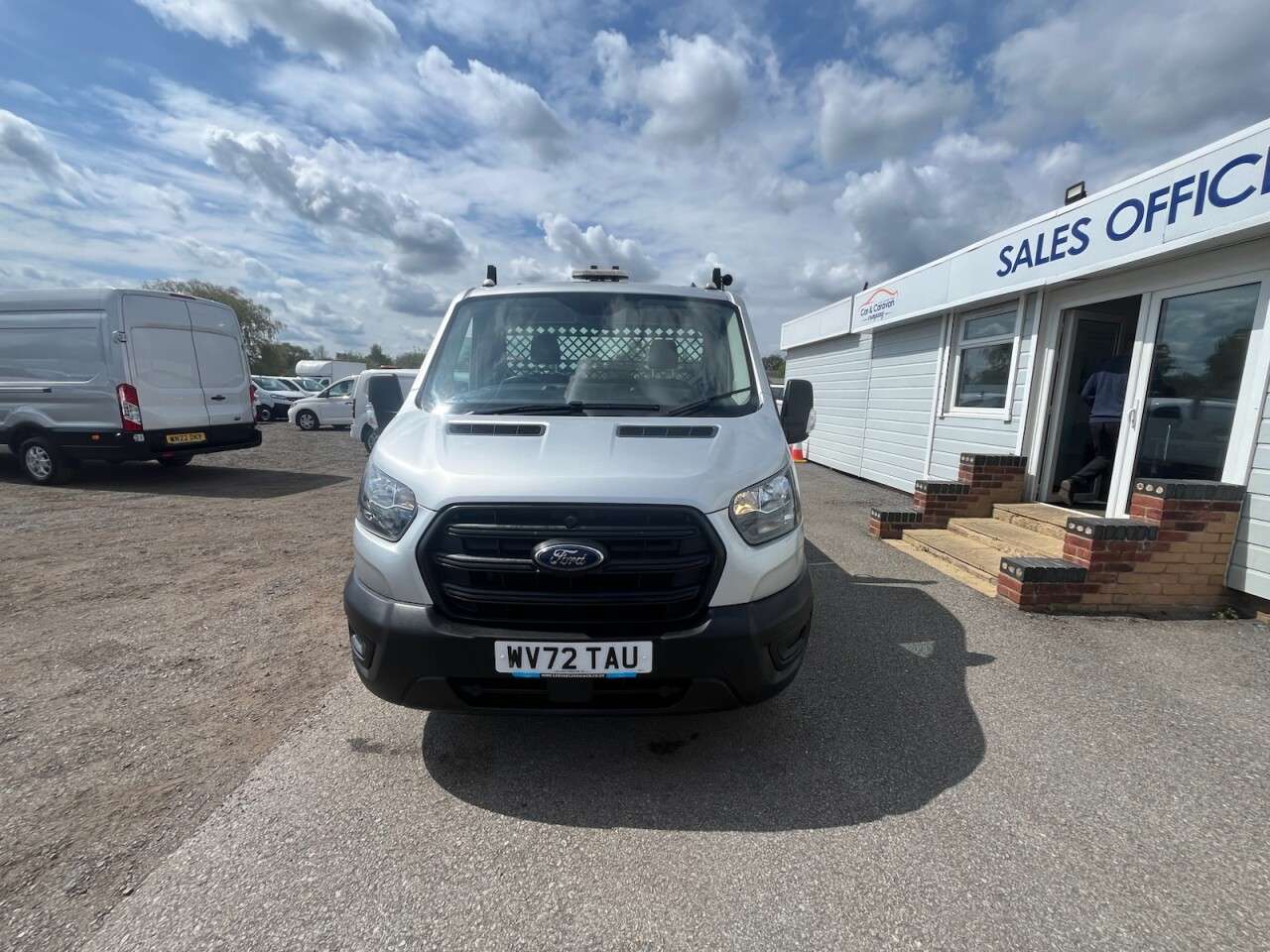 A 2022 FORD TRANSIT 2.0 350 EcoBlue HD Leader Dropside 2dr Diesel Manual RWD L4 Euro 6 (s/s) (D A 2022 FORD TRANSIT 2.0 350 EcoBlue HD Leader Dropside 2dr Diesel Manual RWD L4 Euro 6 (s/s) (D