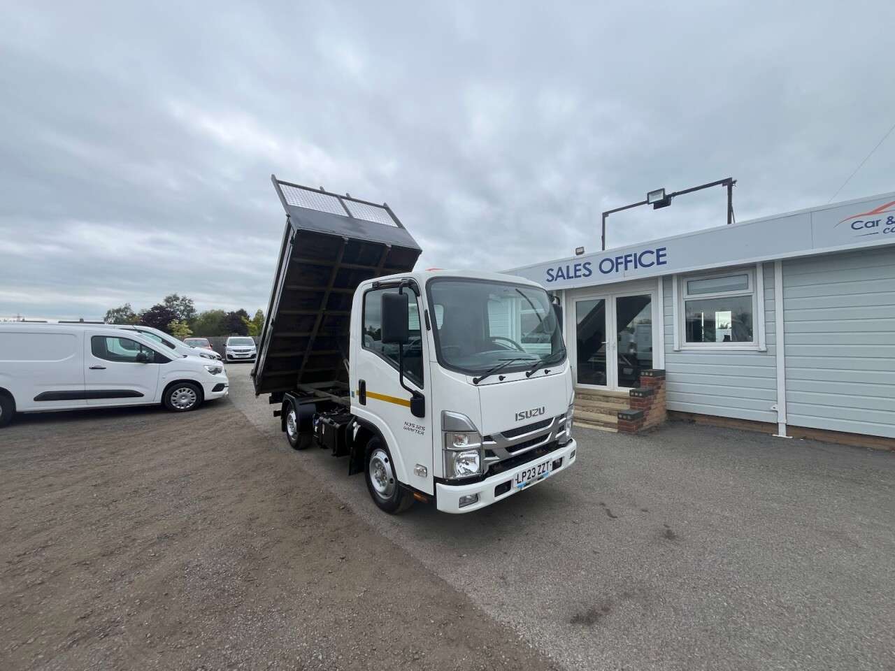 A 2023 ISUZU GRAFTER 1.9D N35 Green Tipper 2dr Diesel Manual RWD SWB Euro 6 (SRW) (125 ps) FINAN A 2023 ISUZU GRAFTER 1.9D N35 Green Tipper 2dr Diesel Manual RWD SWB Euro 6 (SRW) (125 ps) FINAN