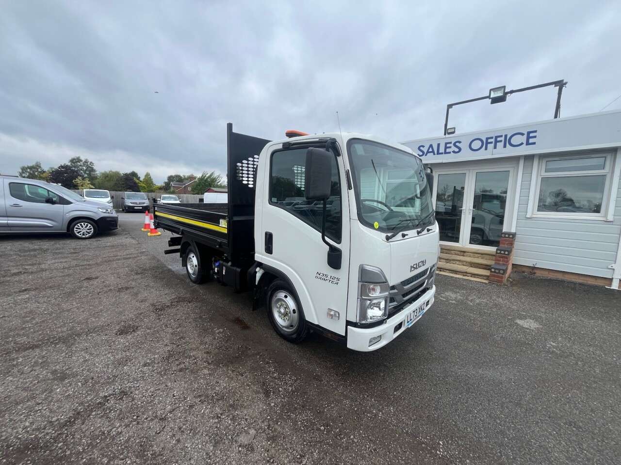 A 2023 ISUZU GRAFTER N35.125SE Tipper SWB Automatic Euro 6 * FINANCE AVAILABLE CALL FOR INFO* A 2023 ISUZU GRAFTER N35.125SE Tipper SWB Automatic Euro 6 * FINANCE AVAILABLE CALL FOR INFO*