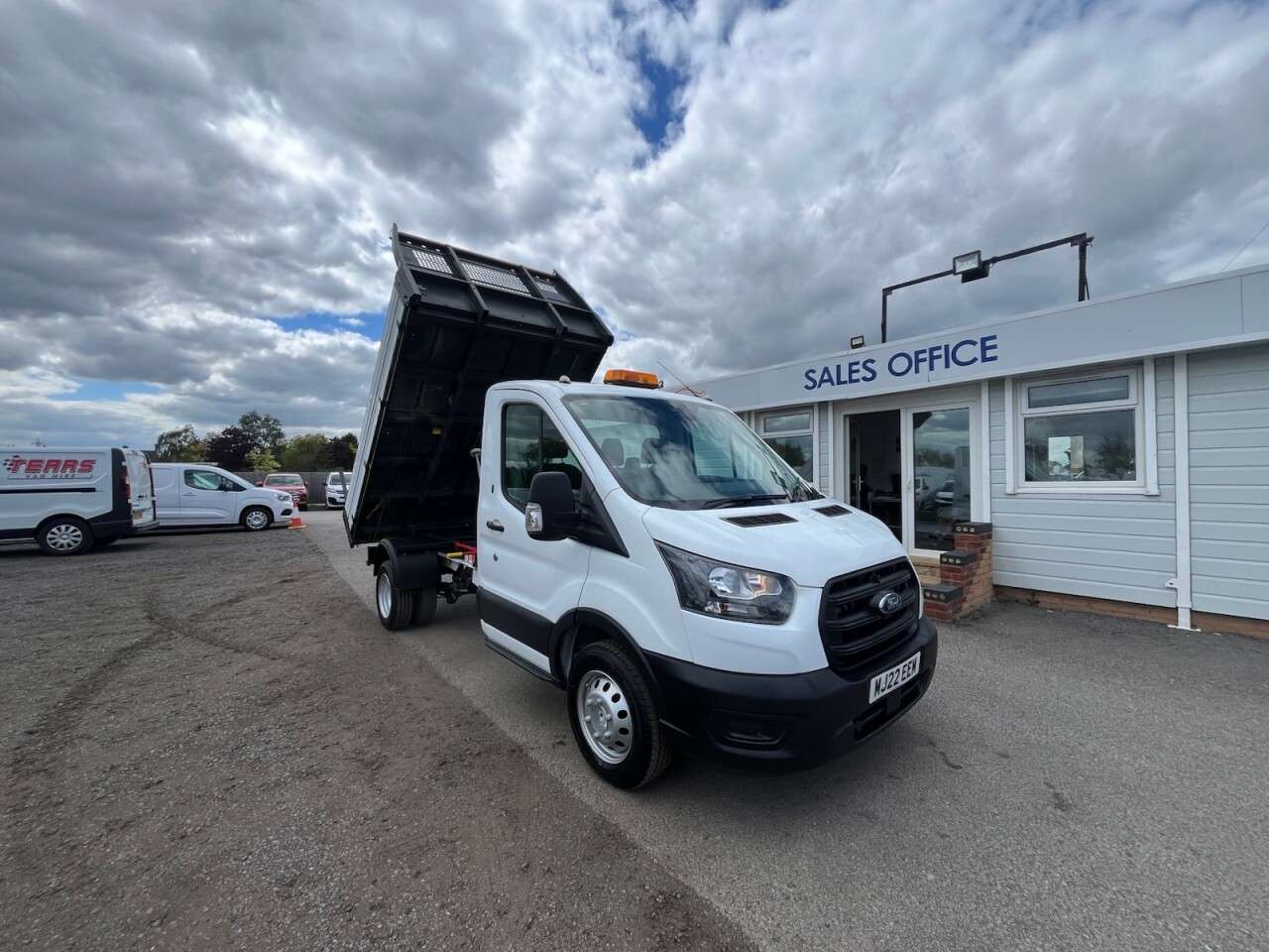 A 2022 FORD TRANSIT 2.0 350 EcoBlue HD Leader Tipper 2dr Diesel Manual RWD L2 Euro 6 (s/s) (130 A 2022 FORD TRANSIT 2.0 350 EcoBlue HD Leader Tipper 2dr Diesel Manual RWD L2 Euro 6 (s/s) (130