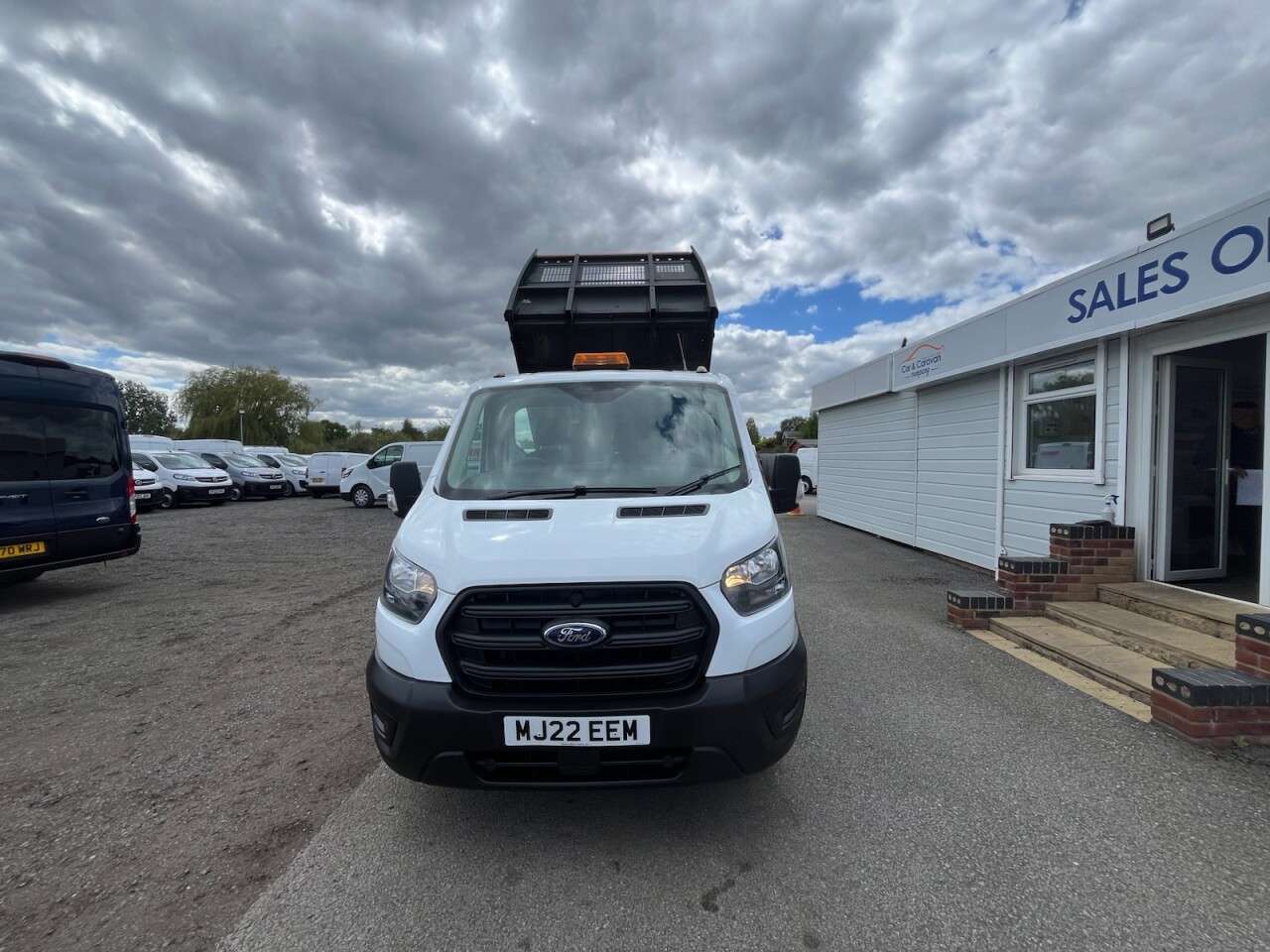 A 2022 FORD TRANSIT 2.0 350 EcoBlue HD Leader Tipper 2dr Diesel Manual RWD L2 Euro 6 (s/s) (130 A 2022 FORD TRANSIT 2.0 350 EcoBlue HD Leader Tipper 2dr Diesel Manual RWD L2 Euro 6 (s/s) (130