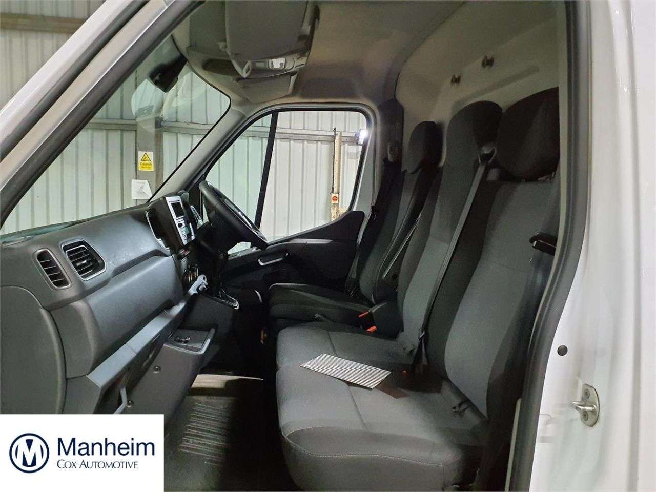 A 2023 RENAULT MASTER 2.3 dCi 35 Business+ Panel Van 4dr Diesel Manual FWD LWB Medium Roof Euro 6 A 2023 RENAULT MASTER 2.3 dCi 35 Business+ Panel Van 4dr Diesel Manual FWD LWB Medium Roof Euro 6