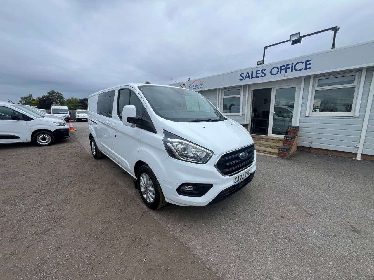 A 2022 FORD TRANSIT CUSTOM 2.0 320 EcoBlue Limited Crew Van Double Cab 5dr Diesel Manual L2 H1 Euro 6 A 2022 FORD TRANSIT CUSTOM 2.0 320 EcoBlue Limited Crew Van Double Cab 5dr Diesel Manual L2 H1 Euro 6