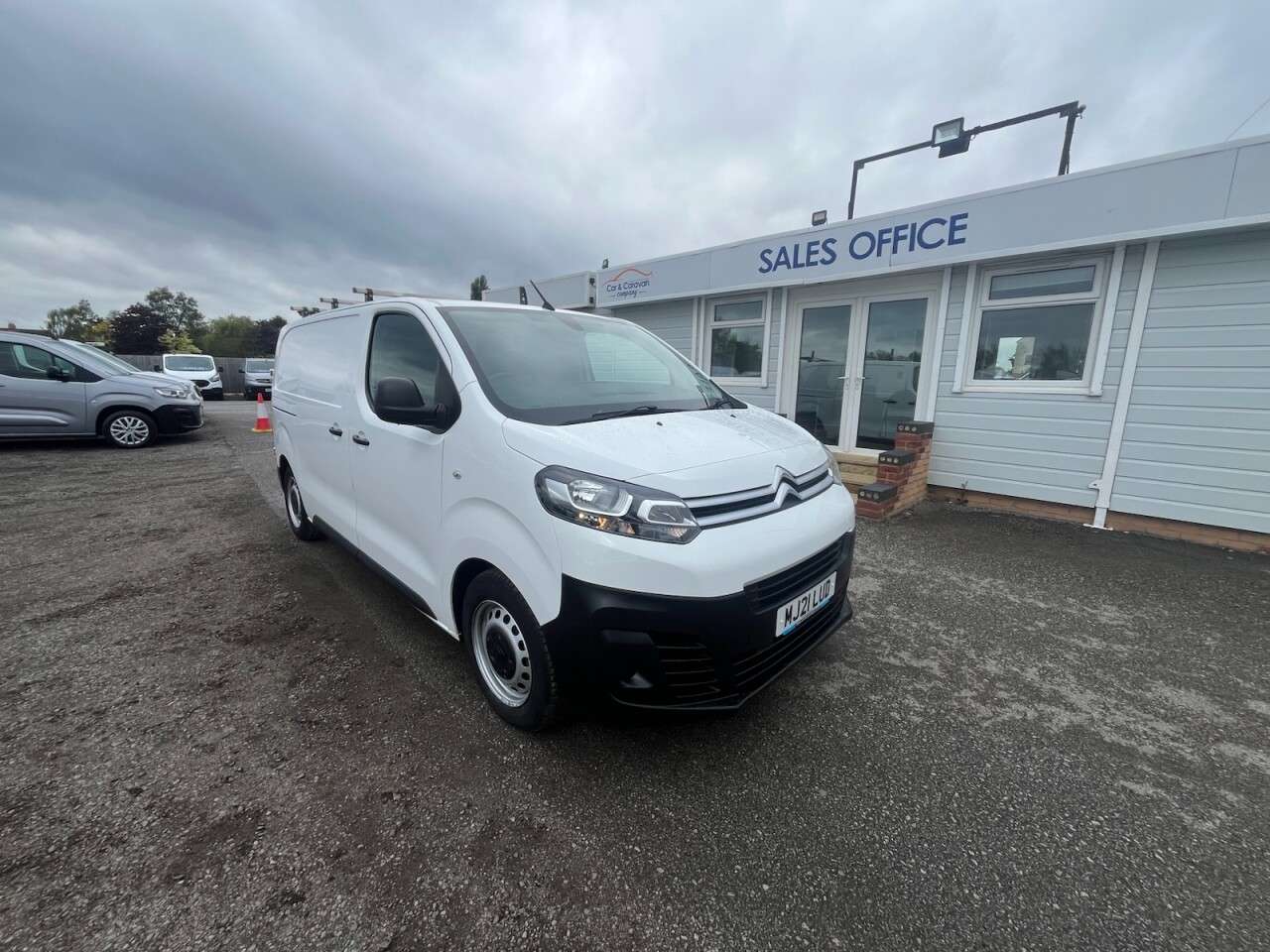 A 2021 CITROEN DISPATCH 1.5 BlueHDi 1000 Enterprise M Panel Van 6dr Diesel Manual FWD 2 Euro 6 (s/s A 2021 CITROEN DISPATCH 1.5 BlueHDi 1000 Enterprise M Panel Van 6dr Diesel Manual FWD 2 Euro 6 (s/s