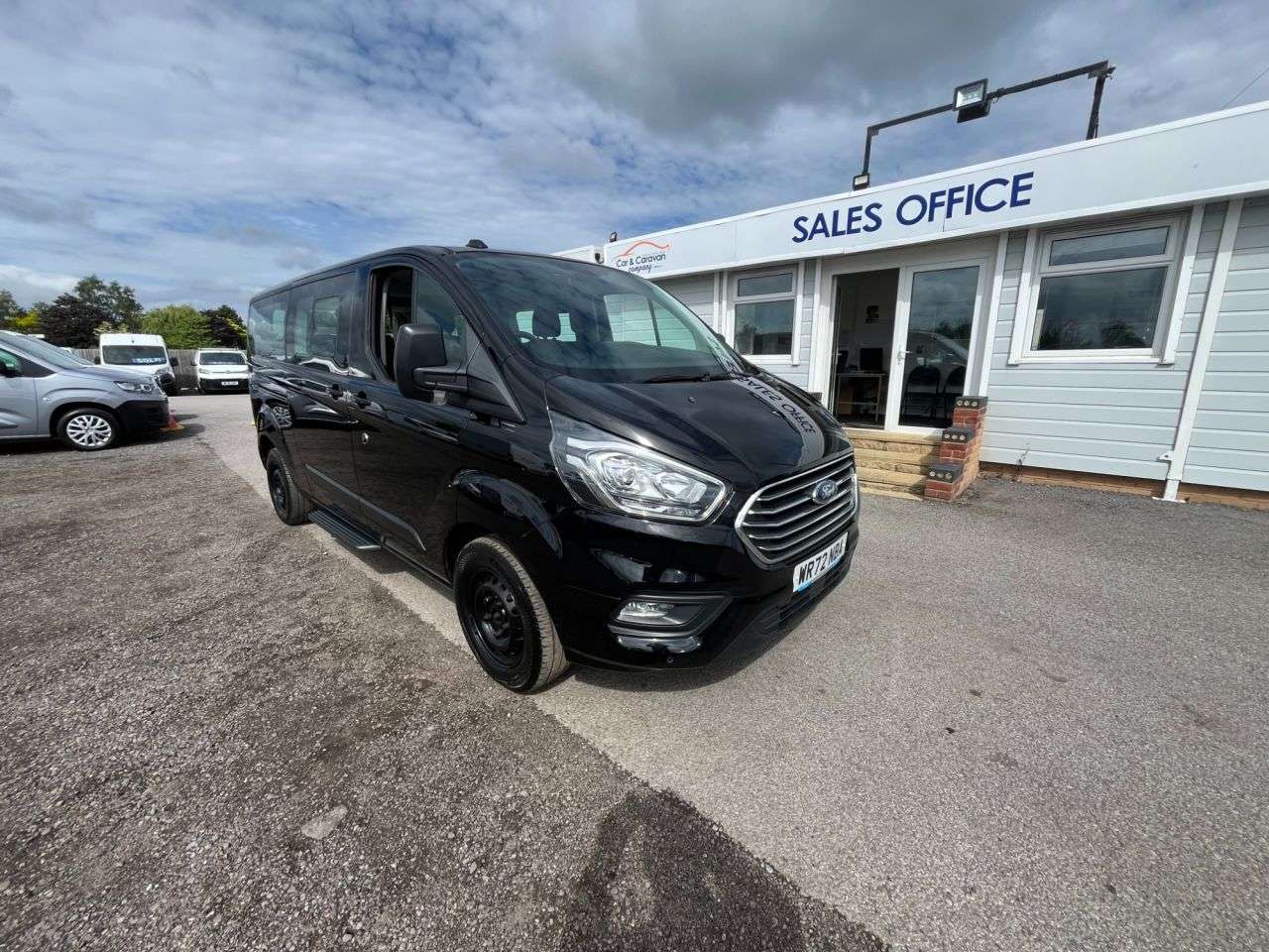 A 2022 FORD TOURNEO CUSTOM 2.0 320 EcoBlue Leader Shuttle Double Cab 5dr Diesel Manual L2 Euro 6 (s/s) A 2022 FORD TOURNEO CUSTOM 2.0 320 EcoBlue Leader Shuttle Double Cab 5dr Diesel Manual L2 Euro 6 (s/s)