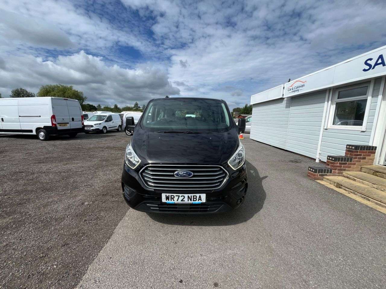 A 2022 FORD TOURNEO CUSTOM 2.0 320 EcoBlue Leader Shuttle Double Cab 5dr Diesel Manual L2 Euro 6 (s/s) A 2022 FORD TOURNEO CUSTOM 2.0 320 EcoBlue Leader Shuttle Double Cab 5dr Diesel Manual L2 Euro 6 (s/s)
