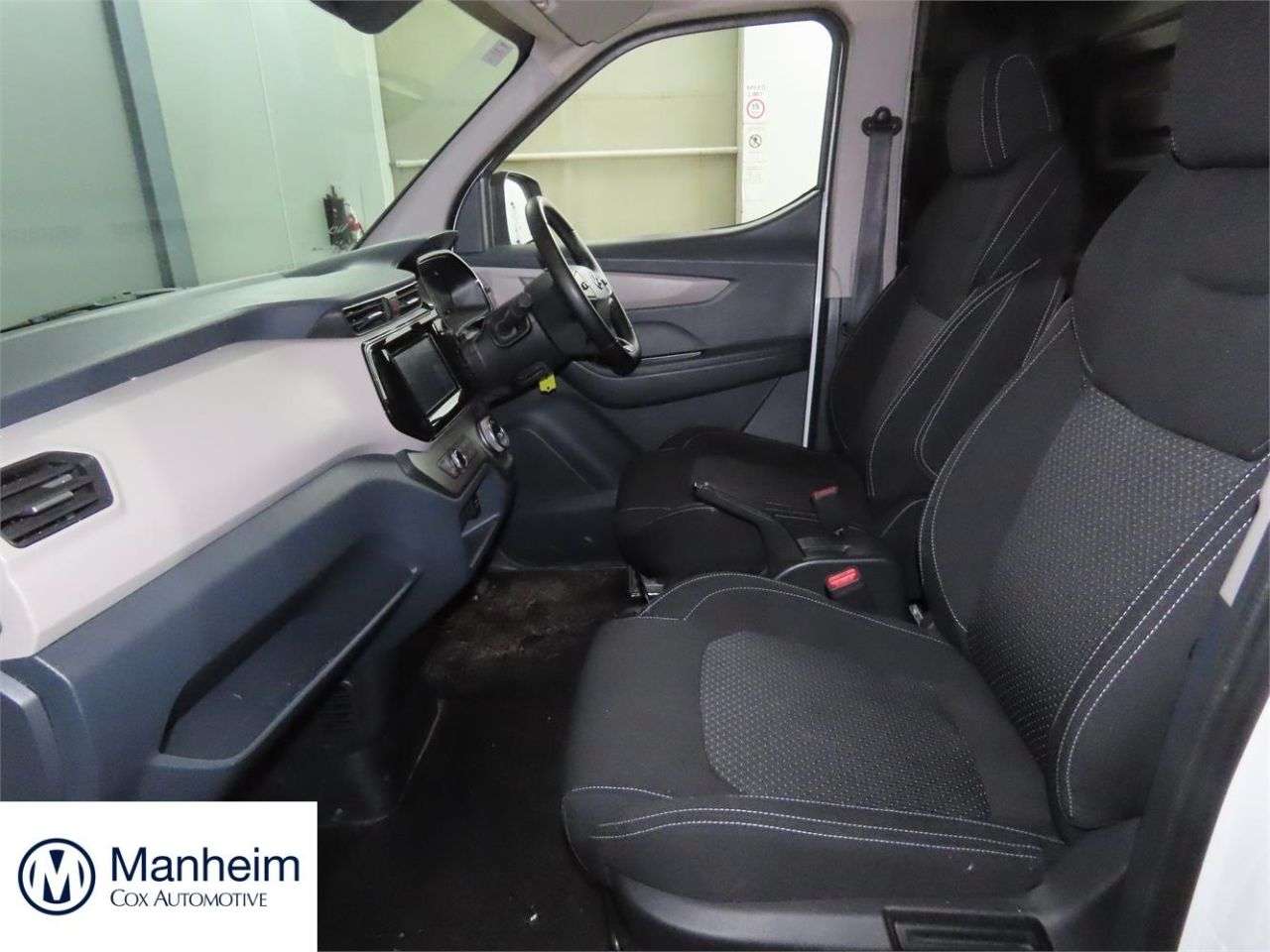 A 2022 MAXUS EDELIVER 3 50.23kWh Panel Van 5dr Electric Auto FWD L1 (122 ps) A 2022 MAXUS EDELIVER 3 50.23kWh Panel Van 5dr Electric Auto FWD L1 (122 ps)