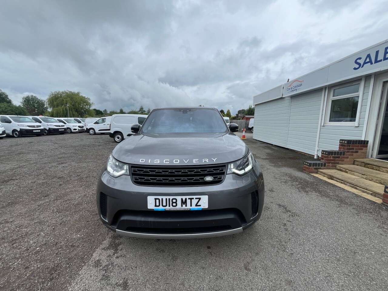 A 2018 LAND ROVER DISCOVERY 3.0 TD V6 HSE Luxury SUV 5dr Diesel Auto 4WD Euro 6 (s/s) (258 ps) FINANCE A 2018 LAND ROVER DISCOVERY 3.0 TD V6 HSE Luxury SUV 5dr Diesel Auto 4WD Euro 6 (s/s) (258 ps) FINANCE