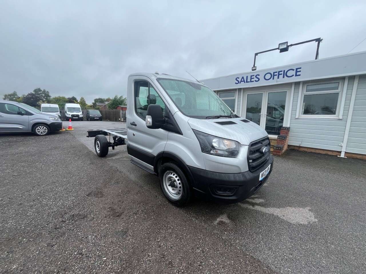 A 2021 FORD TRANSIT 2.0 350 EcoBlue Leader Chassis Cab 2dr Diesel Manual FWD L2 Euro 6 (s/s) (1 A 2021 FORD TRANSIT 2.0 350 EcoBlue Leader Chassis Cab 2dr Diesel Manual FWD L2 Euro 6 (s/s) (1