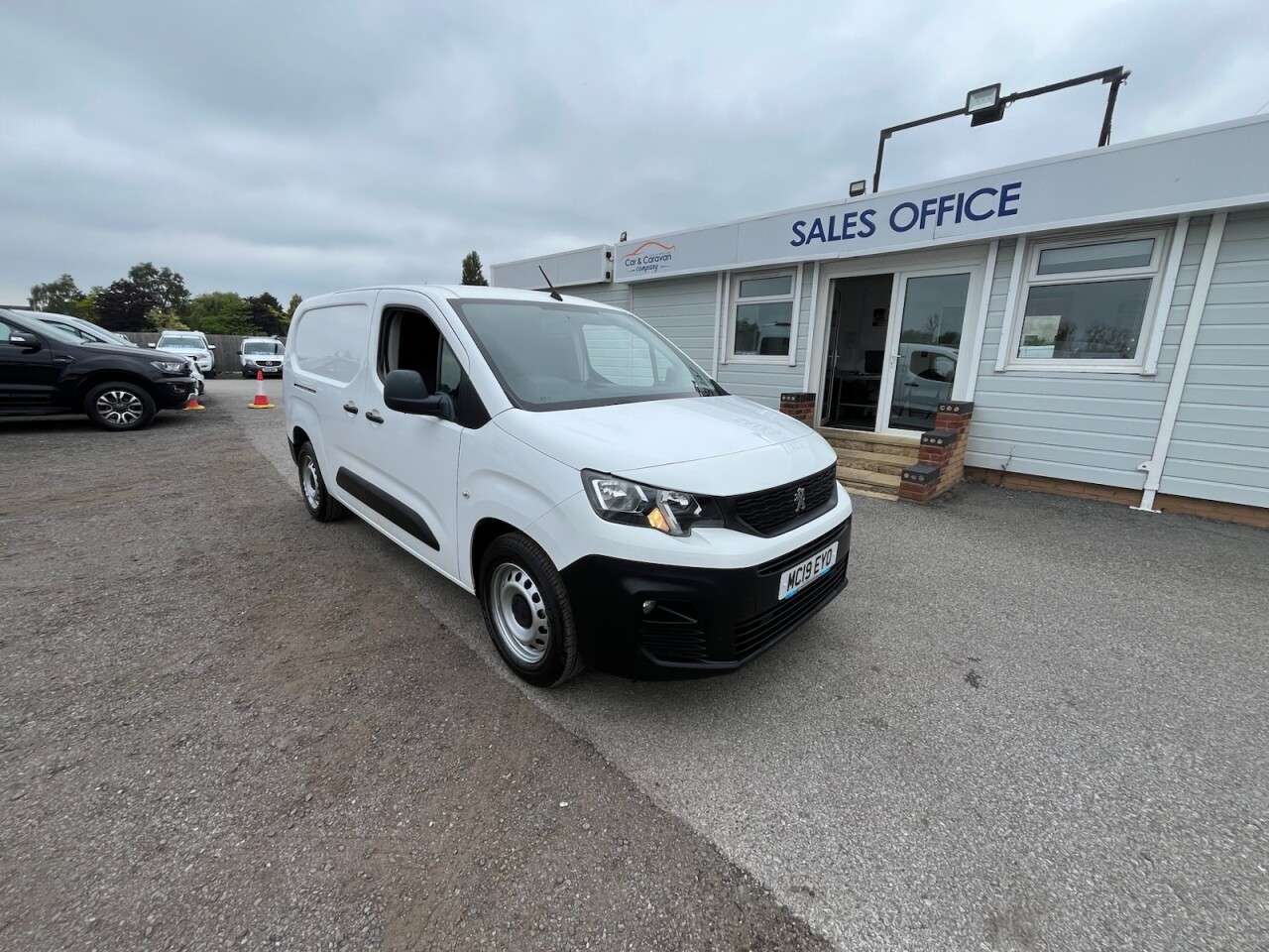 A 2019 PEUGEOT PARTNER 1.6 BlueHDi 950 Grip Long Panel Van 6dr Diesel Manual LWB Euro 6 (s/s) (100 A 2019 PEUGEOT PARTNER 1.6 BlueHDi 950 Grip Long Panel Van 6dr Diesel Manual LWB Euro 6 (s/s) (100