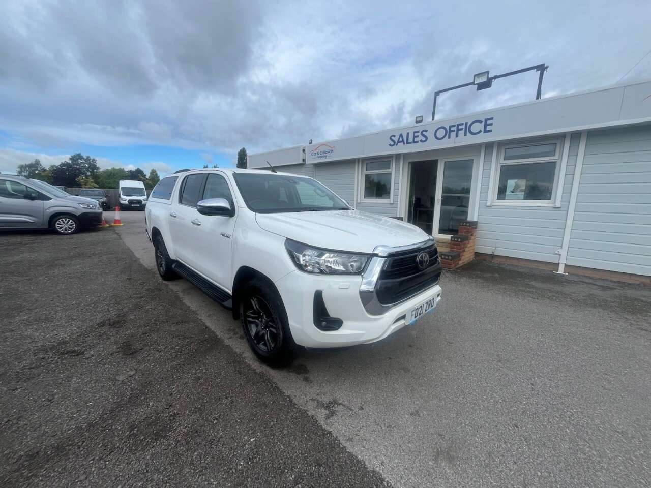 A 2021 TOYOTA HI-LUX 2.4 D-4D Icon Pickup Double Cab 4dr Diesel Auto 4WD Euro 6 (s/s) (150 ps) * A 2021 TOYOTA HI-LUX 2.4 D-4D Icon Pickup Double Cab 4dr Diesel Auto 4WD Euro 6 (s/s) (150 ps) *