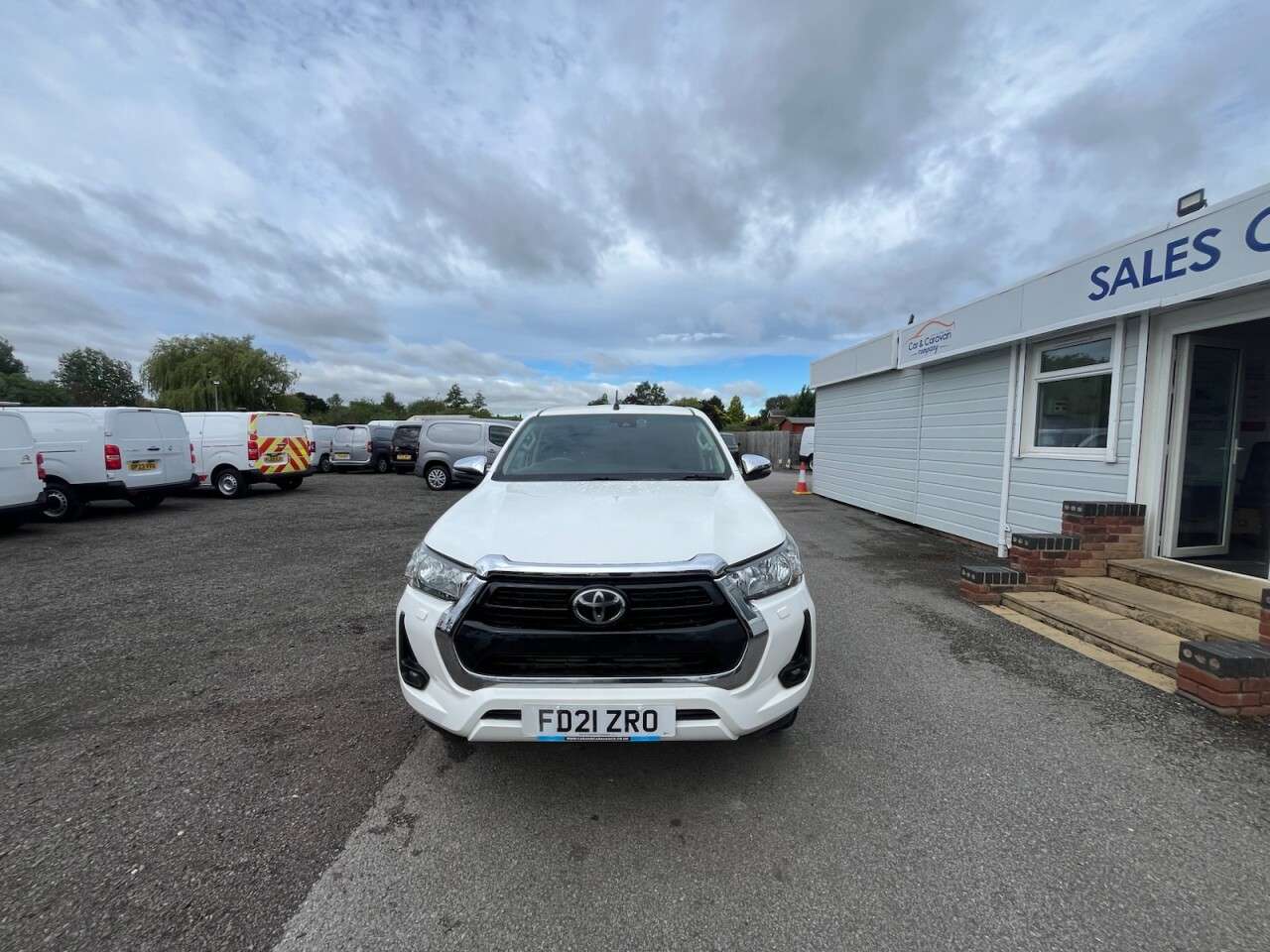 A 2021 TOYOTA HI-LUX 2.4 D-4D Icon Pickup Double Cab 4dr Diesel Auto 4WD Euro 6 (s/s) (150 ps) * A 2021 TOYOTA HI-LUX 2.4 D-4D Icon Pickup Double Cab 4dr Diesel Auto 4WD Euro 6 (s/s) (150 ps) *