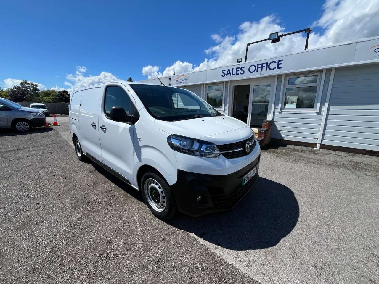 A 2022 VAUXHALL VIVARO ELECTRIC 3100 75kWh Dynamic Panel Van 6dr Electric Auto L1 H1 (7.4kW Charger) (136 p A 2022 VAUXHALL VIVARO ELECTRIC 3100 75kWh Dynamic Panel Van 6dr Electric Auto L1 H1 (7.4kW Charger) (136 p