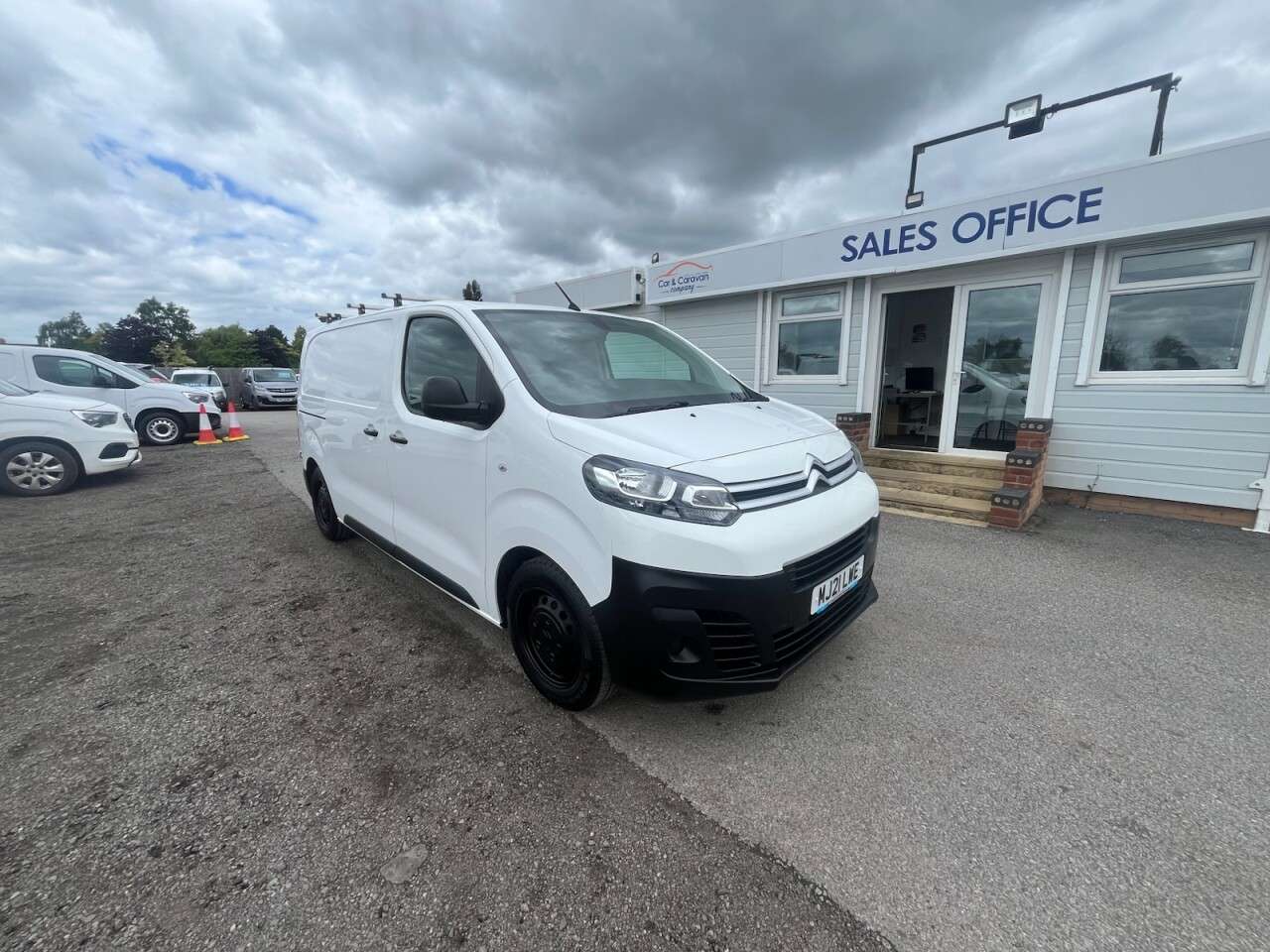 A 2021 CITROEN DISPATCH 1.5 BlueHDi 1000 Enterprise M Panel Van 6dr Diesel Manual FWD 2 Euro 6 (s/s A 2021 CITROEN DISPATCH 1.5 BlueHDi 1000 Enterprise M Panel Van 6dr Diesel Manual FWD 2 Euro 6 (s/s