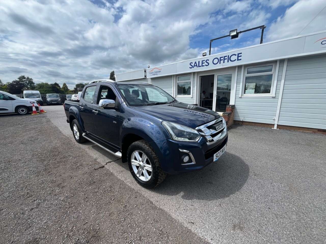 A 2017 ISUZU D-MAX 1.9 TD Utah Pickup Double Cab 4dr Diesel Manual 4WD Euro 6 (164 ps) * FINAN A 2017 ISUZU D-MAX 1.9 TD Utah Pickup Double Cab 4dr Diesel Manual 4WD Euro 6 (164 ps) * FINAN