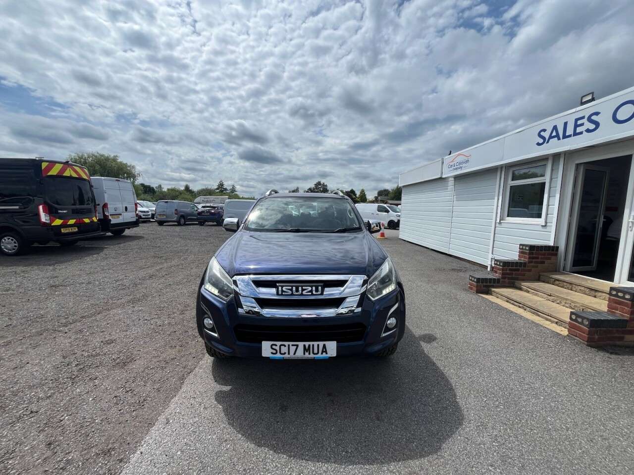 A 2017 ISUZU D-MAX 1.9 TD Utah Pickup Double Cab 4dr Diesel Manual 4WD Euro 6 (164 ps) * FINAN A 2017 ISUZU D-MAX 1.9 TD Utah Pickup Double Cab 4dr Diesel Manual 4WD Euro 6 (164 ps) * FINAN