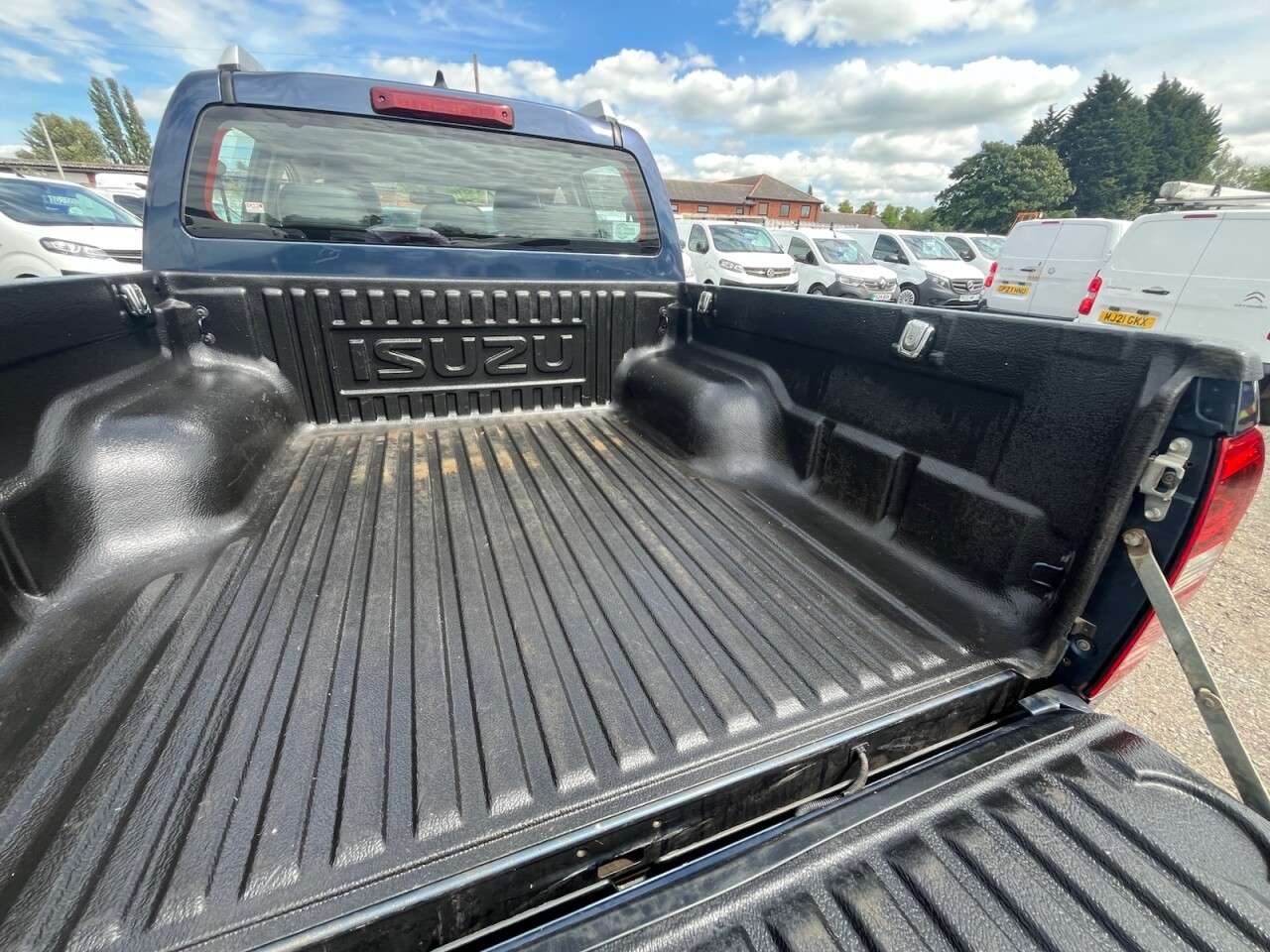 2017 ISUZU D-MAX 2017 ISUZU D-MAX