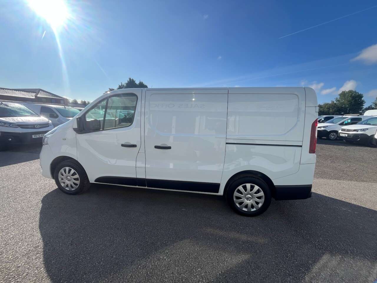 2020 NISSAN NV300 2020 NISSAN NV300