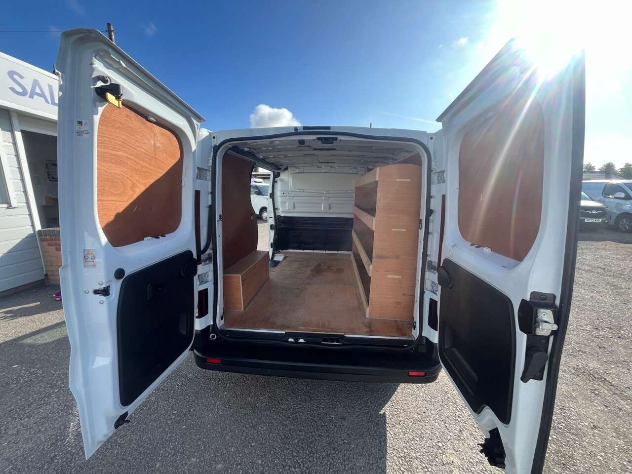 2020 NISSAN NV300 2020 NISSAN NV300