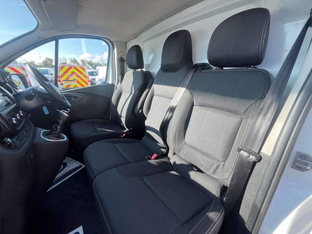 2020 NISSAN NV300 2020 NISSAN NV300