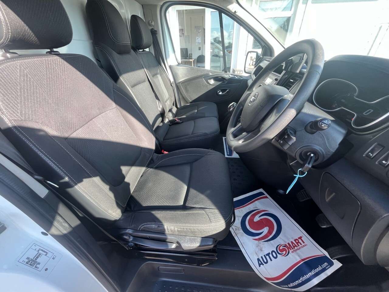 2020 NISSAN NV300 2020 NISSAN NV300